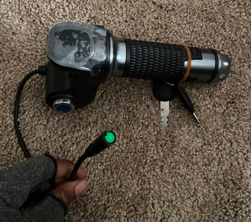 KETELES K800 electric bicycle throttle